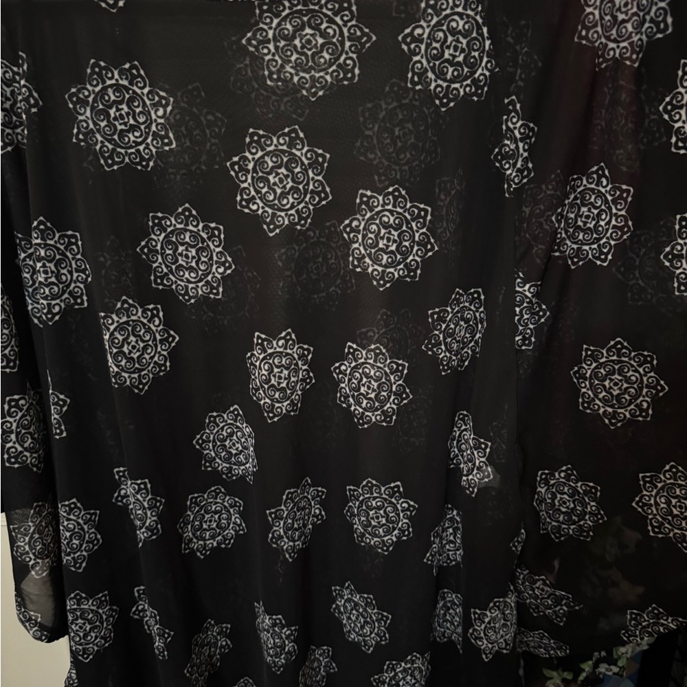 Lane Bryant Black and White sheer Floral top size 18/20